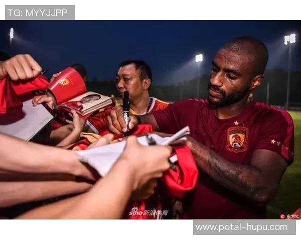 恒大足球队在香港录相活动中展现风采与激情引发球迷热烈反响 恒大足球队在香港录相活动中展现风采与激情引发球迷热烈反响